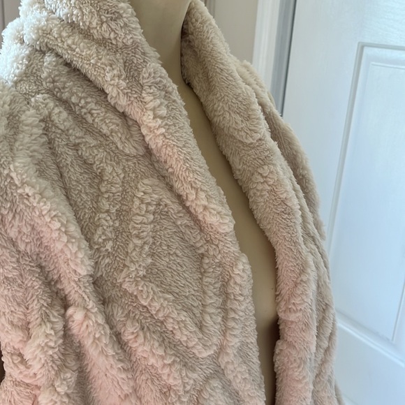 Koolaburra Ivory Textured Vest for Women - Picture 6 of 11